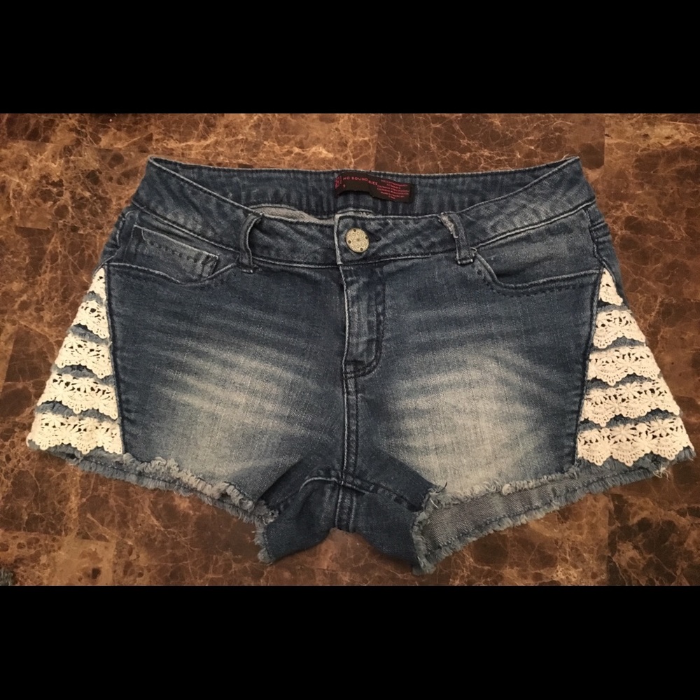 No Boundaries Denim Shorts, Size 9
